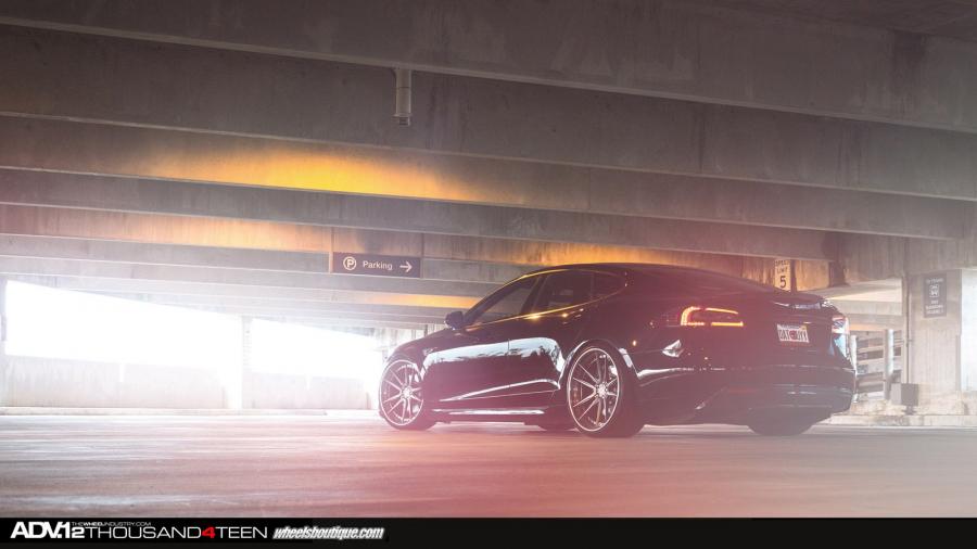  Tesla Model S by ADV.1 Wheels 2014 года  (фото 14 из 21)